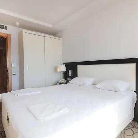 Ultralux 1 Bedroom For 4 Ppl With Pool